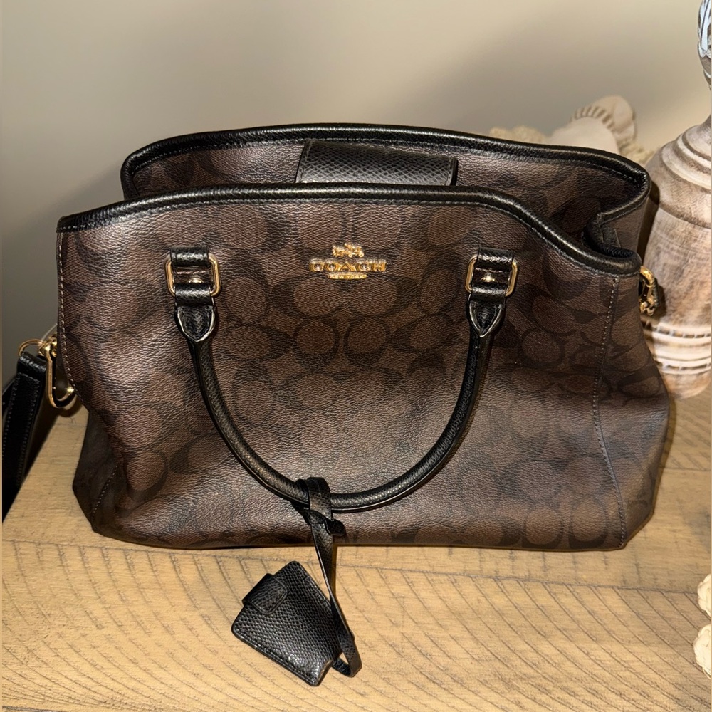NWT Coach bag with strap for shoulder